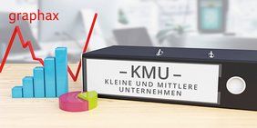 Ordner mit KMU beschriftet