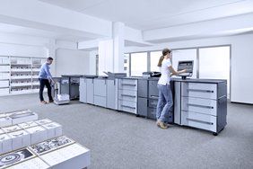 Konica Minolta AccurioPress 6136 im Betrieb