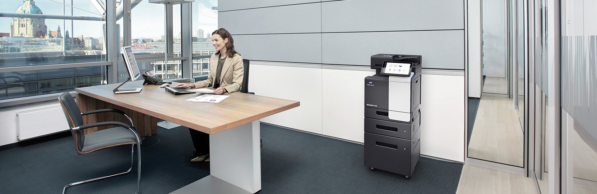 Bürosituation mit dem Konica Minolta bizhub C4751i